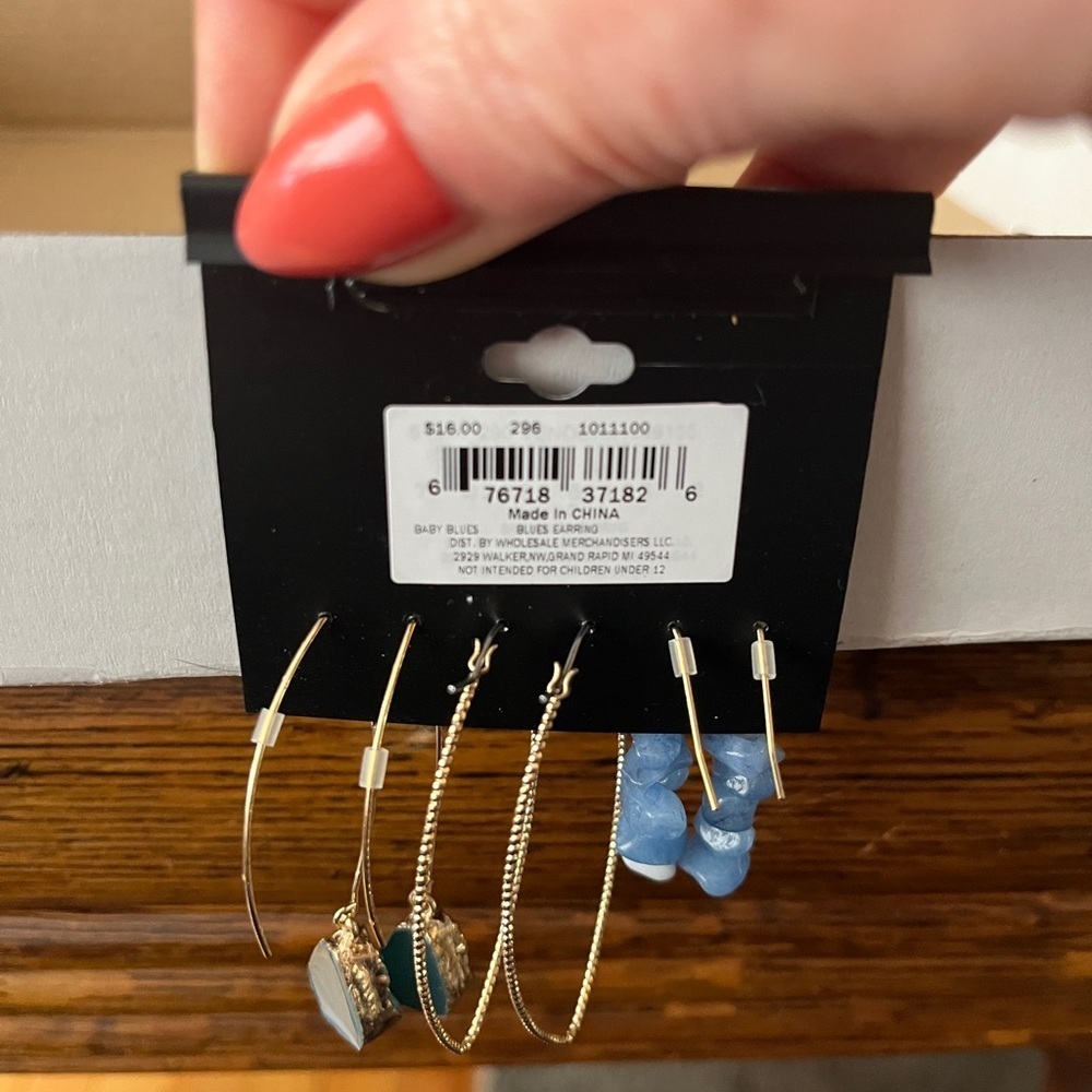 Elegant Blue and Gold Earrings Collection - Picture 3 of 4